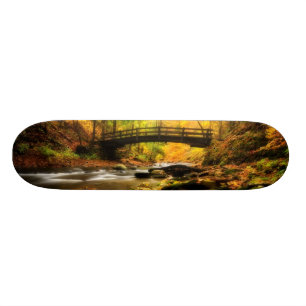 Houden Bridge en Creek in Herfst Persoonlijk Skateboard