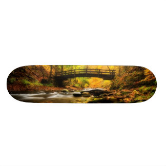 Houden Bridge en Creek in Herfst Persoonlijk Skateboard
