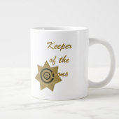 Houder van de Cons, voor de correctie officier Jum Grote Koffiekop (Rechts)