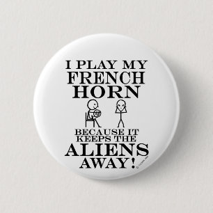 Houdt Aliens Away French Horn in stand Ronde Button 5,7 Cm