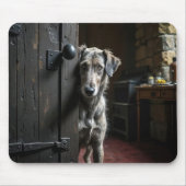 Hound hond gluren rond een deur muismat (Voorkant)