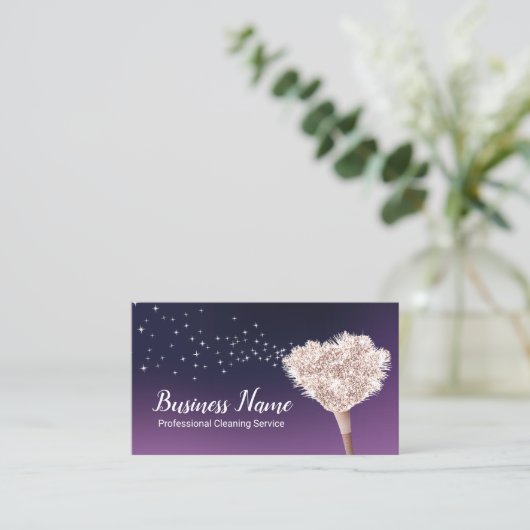 House Cleaning Maid Feather Duster Deep Paars Visitekaartje (Staand voorkant)