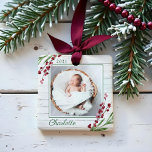 Hout Cranberry Foliage Baby Eerste kerstfoto Keramisch Ornament<br><div class="desc">Een mooie feestelijke baby's eerste kerstversiering. Ons ontwerp is voorzien van onze mooie waterverf cranberry festive greenery die de hoeken van de versiering vormgeven. Faux white shiplap wood backgrpound. Pas met uw foto,  jaar,  en naam aan. Design by Moodthology Papery</div>