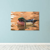 Hout eend zwemt in water canvas afdruk (Insitu (Houten vloer))