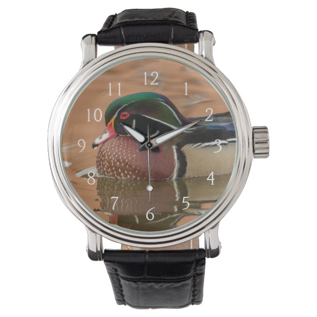 Hout eend zwemt in water horloge (Voorkant)