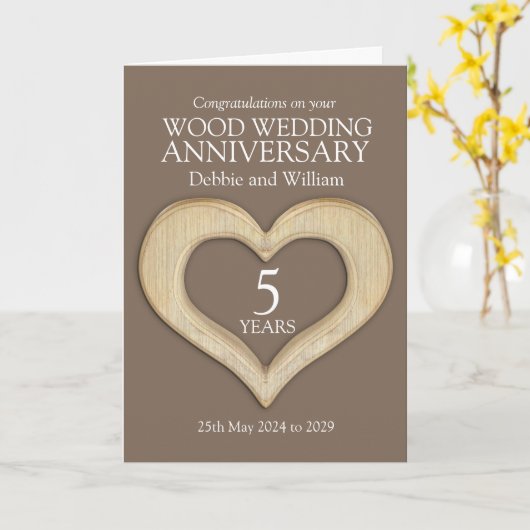 Hout hart 5e trouwdag kaart (Gele Bloem)