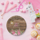 Hout, lampions en roze zwoerd papieren bordje (Feest)