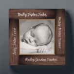 Hout Lijst Aangepaste naam Vierkant Afbeelding Lij Fotoplaat<br><div class="desc">Dit ontwerp bevat een faux rustic wood lijst. Klik de aanpassingsknoop voor meer flexibiliteit in het wijzigen van de tekst. De variaties van dit ontwerp, de verschillende papiersoorten, evenals de coördinerende producten zijn beschikbaar in onze winkel, zazzle.com/store/doodlelulu. Neem contact met ons op als je dit ontwerp op een specifiek product...</div>