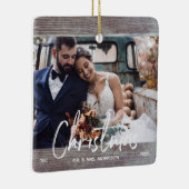 Hout Rustic Our First Kerstbruiloft Photo Keramisch Ornament (Rechts)