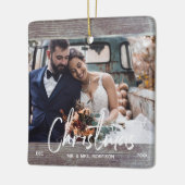 Hout Rustic Our First Kerstbruiloft Photo Keramisch Ornament (Links)