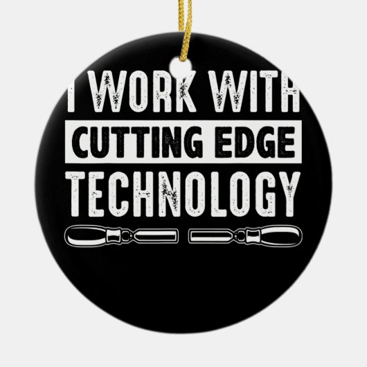 Hout waarmee ik werk met snijtaartje keramisch ornament (Voorkant)