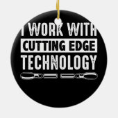 Hout waarmee ik werk met snijtaartje keramisch ornament (Achterkant)