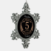 Houtbruiloft 5 jaar tin sneeuwvlok ornament (Links)