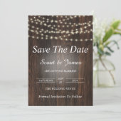 Houten Achtergrond met Elegante Lichten Save The Date (Staand voorkant)