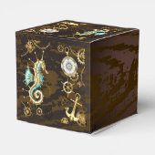 Houten achtergrond met mechanisch zeepaardje bedankdoosjes (Achterkant)