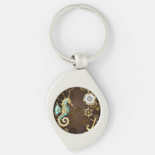 Houten achtergrond met mechanisch zeepaardje sleutelhanger