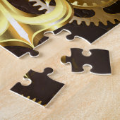 Houten achtergrond met mechanische zeepaard legpuzzel (Zijkant)