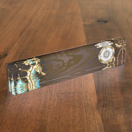 Houten achtergrond met mechanische zeepaard naambordje (Zijkant)