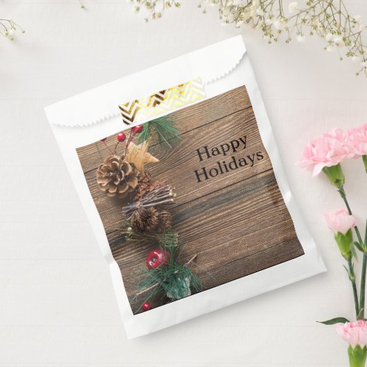 houten achtergrond met pijnbomen bedankzakje (Gezegeld)