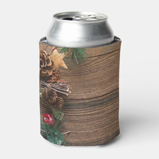 houten achtergrond met pijnbomen blikjeskoeler (Blikje Voorkant)