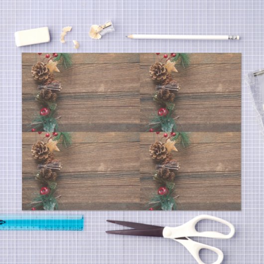 houten achtergrond met pijnbomen tissuepapier (Craft)