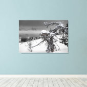 Houten alien in winterse omstandigheden canvas afdruk (Insitu (Houten vloer))