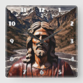 Houten beeld van Jezus in berglandschap Vierkante Klok (Voorkant)