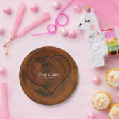 Houten boomstronk met gesneden hart rustieke bruil papieren bordje (Feest)