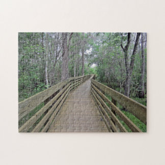 Houten bruggetje door het bos foto op een puzzel