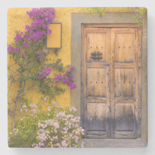 Houten deuropening stenen onderzetter