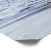 Houten eend mannetje dat met vleugels klappert in  poster (Hoek)