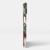 Houten huis in een besneeuwd bos pixelated iPhone hoesje (Rechterkant)