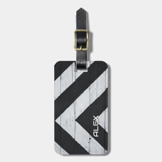 Houten paneel met zwarte en witte pijlstrepen bagagelabel (Voorkant verticaal)