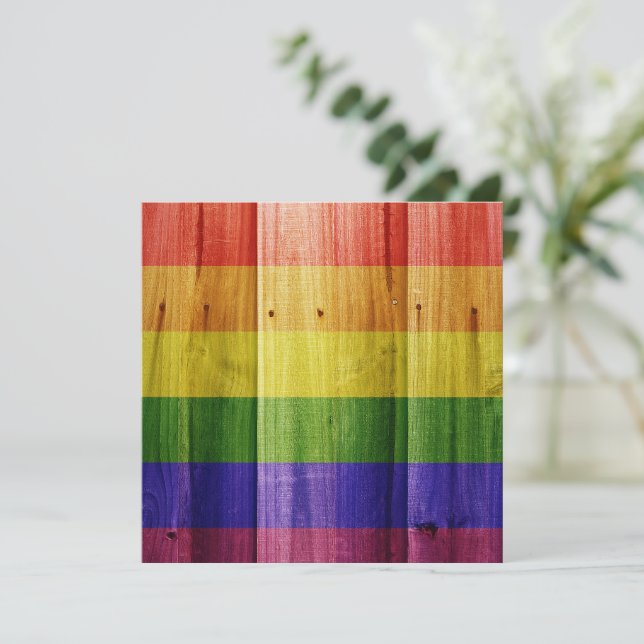 Houten regenboog pride vlag (Staand voorkant)