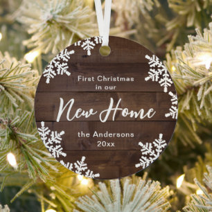 Houten Sneeuwvlokken Eerste Kerstmis In Ons Nieuwe Metalen Ornament