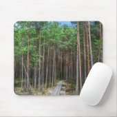 Houten spoor in dennenbos muismat (Met muis)