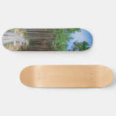 Houten spoor in dennenbos persoonlijk skateboard (Horizontaal)