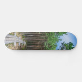 Houten spoor in dennenbos persoonlijk skateboard (Horizontaal)