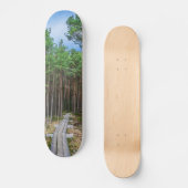 Houten spoor in dennenbos persoonlijk skateboard (Voorkant)