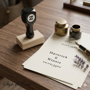 Houten stempel met naam van het koppel en datum