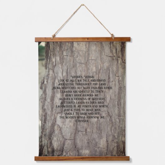 HOUTEN TAPIJTONTWERP MET TOPPEN HANGEND WANDKLEED (Voorkant)