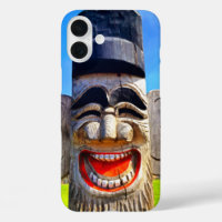 Houten totem lachen gezicht tanden foto grappig ve