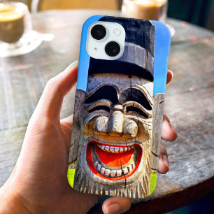 Houten totem lachen gezicht tanden foto vet grappi iPhone 15 case