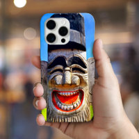 Houten totem lachende tanden gezicht foto vet grap