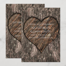 Houten trouwuitnodigingen met hart in boomstam