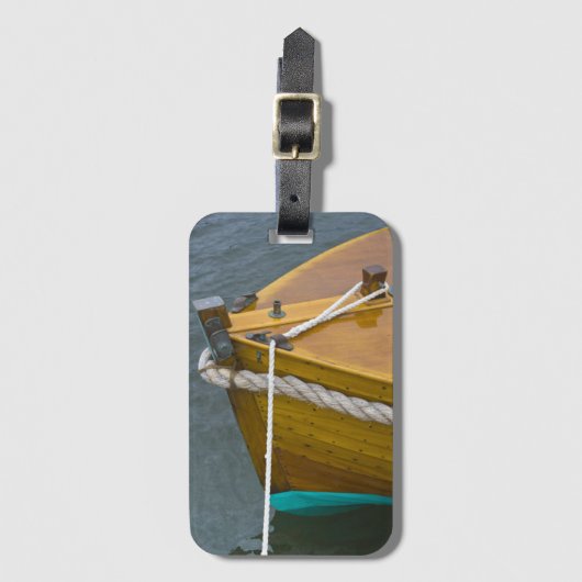 Houten zeilboot in water bagagelabel (Voorkant (verticaal))