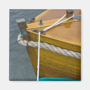 Houten zeilboot in water magneet