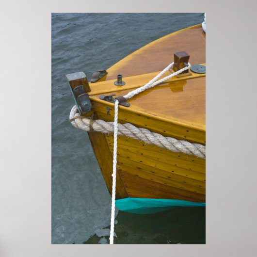 Houten zeilboot in water poster (Voorkant)