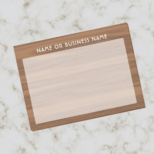 Houtkorrelachtergrond met elke naam of tekst post-it® notes