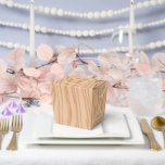 Houtpatroon Feestelijke Uitdeeldozen Charmant Bedankdoosjes<br><div class="desc">Voeg rustieke elegantie toe aan uw evenementen met deze charmante feestelijke uitdeeldozen met houtpatroon. Met een natuurlijk houtgeïnspireerd ontwerp zijn ze perfect voor bruiloften, verjaardagen en feestelijke bijeenkomsten. Stevig en gemakkelijk te monteren, bieden deze dozen een stijlvolle manier om traktaties, kleine cadeaus of feestelijke gunsten te presenteren met tijdloze charme....</div>